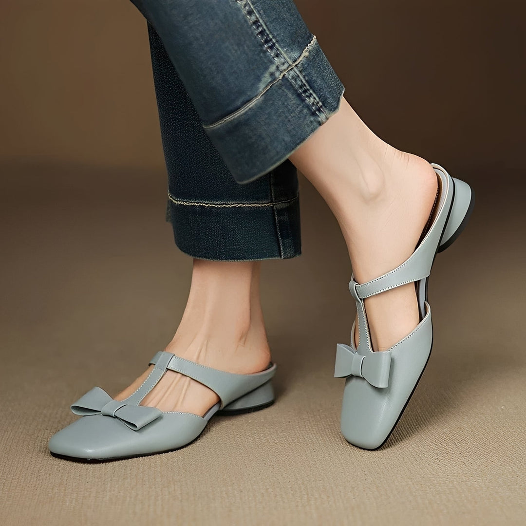 Sandália mule feminina confortável com laço, calçado prático e elegante para o verão. Estilo casual e moderno.