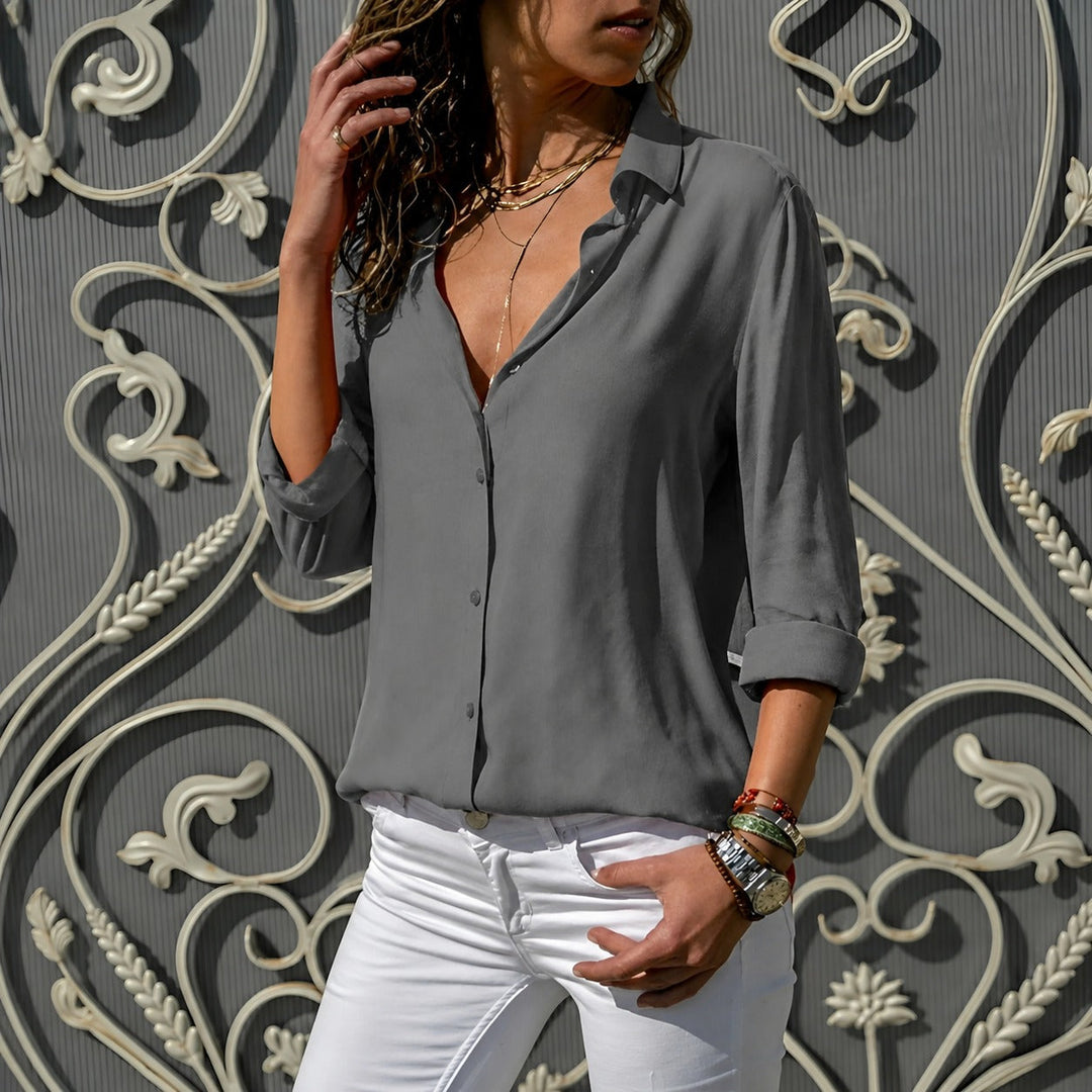 Blusa feminina elegante com decote V, ideal para looks de verão e outono.