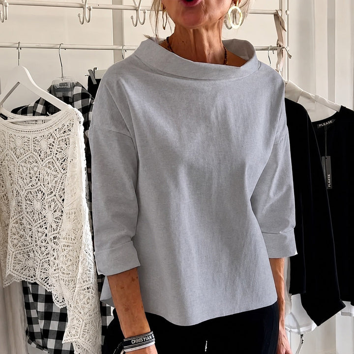Blusa feminina para escritório com gola alta, elegante e profissional. Perfeita para um look de trabalho moderno e confortável.