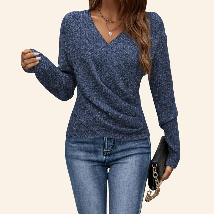 Blusa feminina elegante com decote em V e detalhes de pregas. Blouse chic para moda social ou uso diário confortável.
