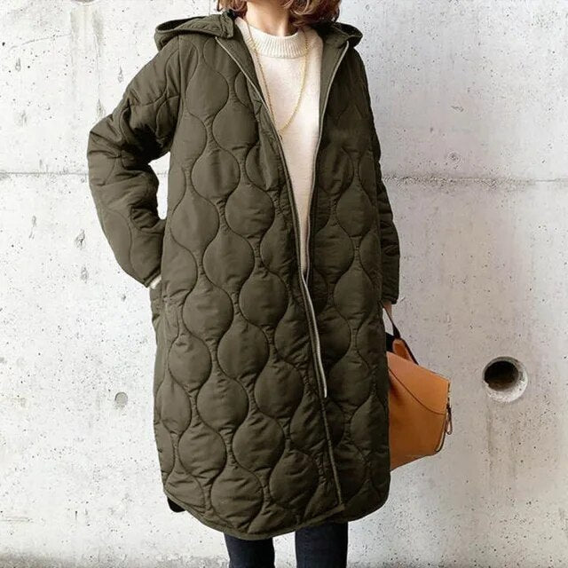 Parka feminina elegante para moda inverno, perfeita para looks casuais e chiques. Casaco versátil com capuz.