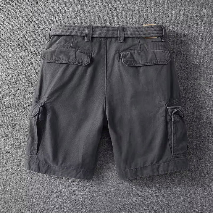 Shorts cargo masculino resistente para viagem, com muitos bolsos para itens essenciais. Perfeito para o verão.