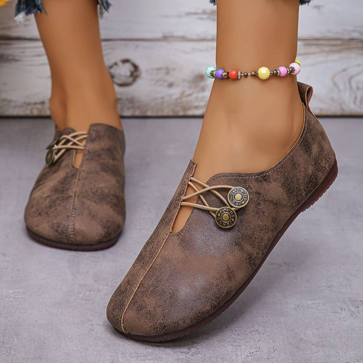 Calçado casual feminino confortável, adaptável para longos dias, unindo estilo e bem-estar.