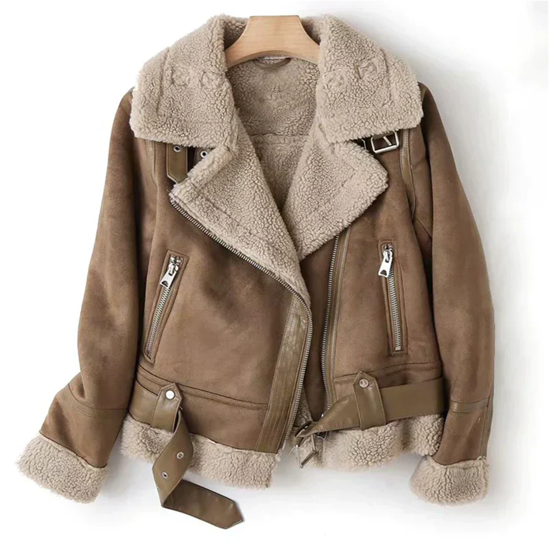 Jaqueta feminina aconchegante para inverno, estilo casual, oferece calor e conforto. Ideal para moda de frio.
