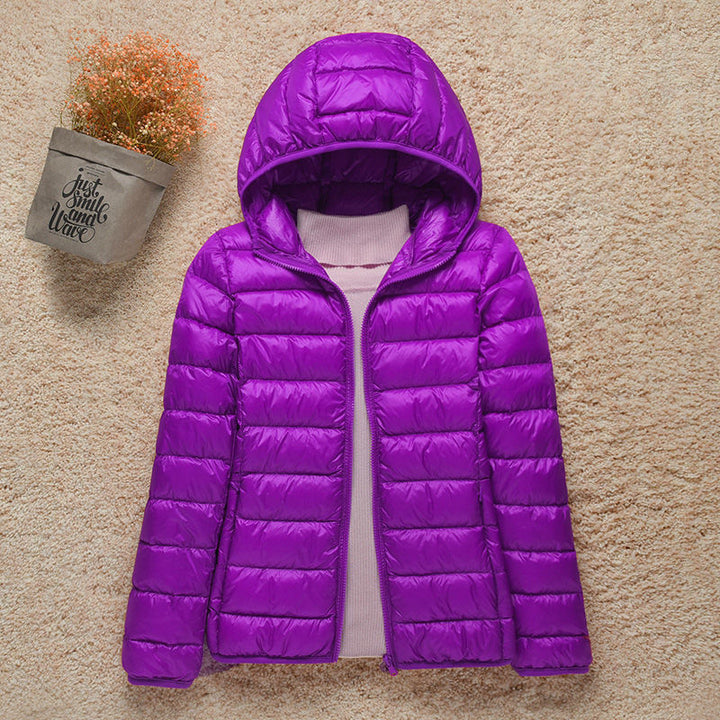 Casaco feminino Liera, leve e quente, proporciona conforto e estilo no inverno.