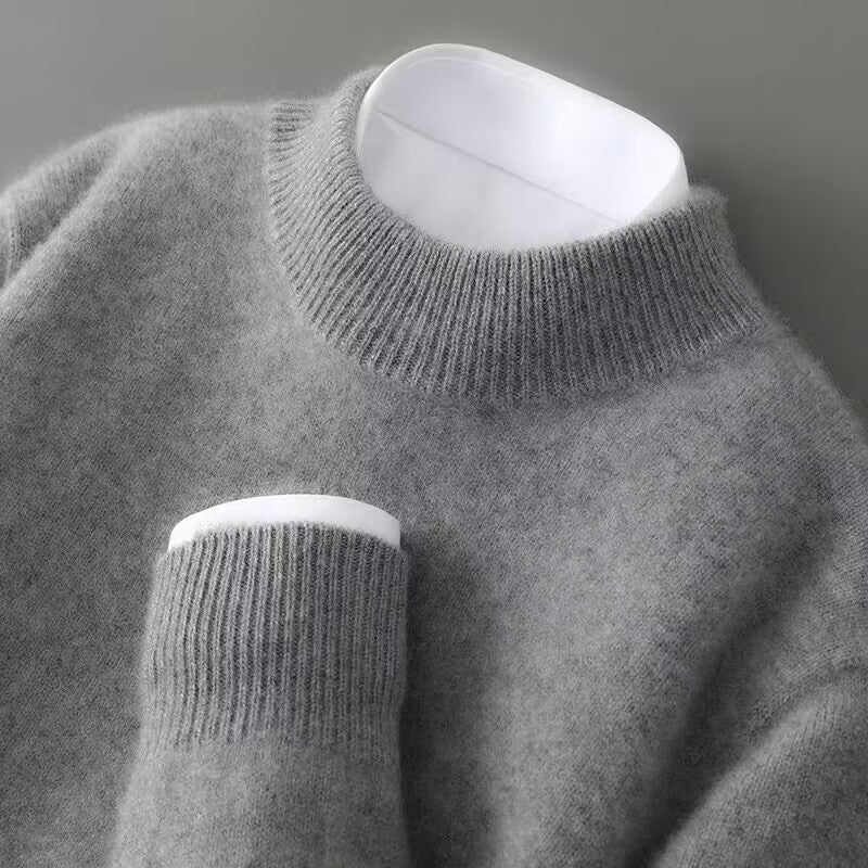 Suéter feminino gola alta e manga longa. Design moderno e elegante, oferece conforto e estilo no inverno.