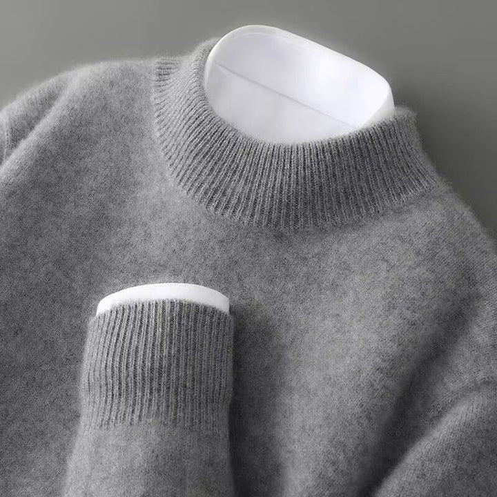 Suéter feminino gola alta e manga longa. Design moderno e elegante, oferece conforto e estilo no inverno.