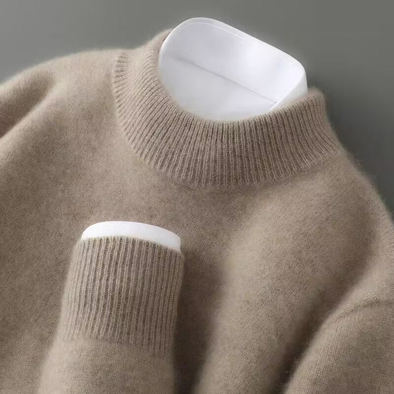 Suéter feminino gola alta, estilo moderno e versátil. Ideal para looks casuais e elegantes no inverno.