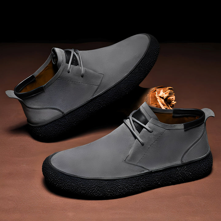Mocassim masculino com design elegante e laço. Calçado confortável e estiloso para verão e outono.