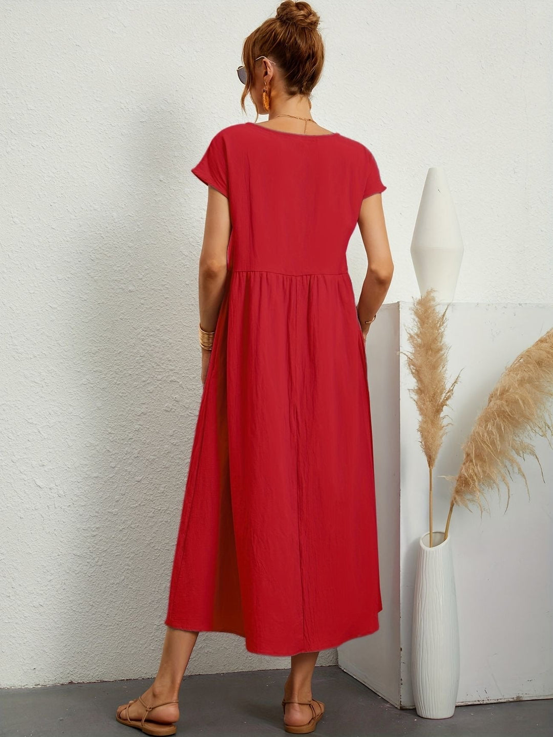 Vestido casual chic para mulher, confortável e vibrante, perfeito para o verão feminino.