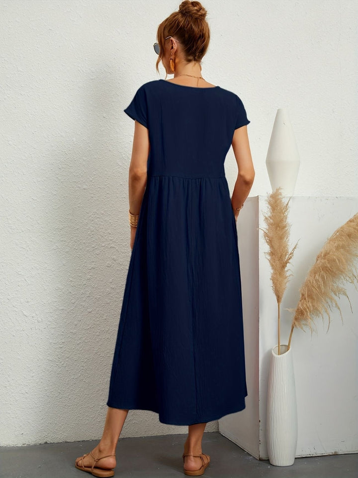 Vestido para mulher em estilo versátil, com cores vibrantes e design elegante, ideal para o dia.