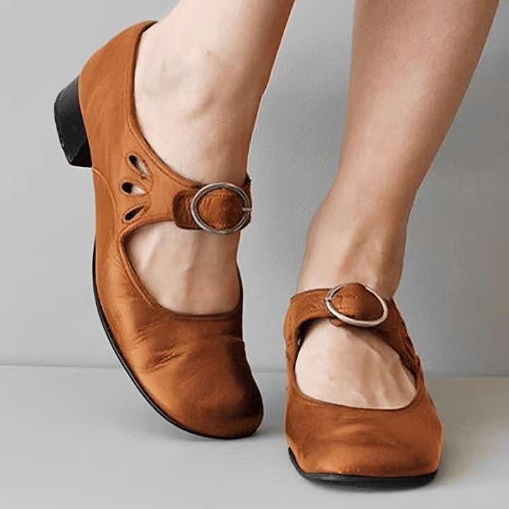 Sandálias femininas de verão, confortáveis e leves, ideais para passeios e praia. Calçado casual moda-verão.