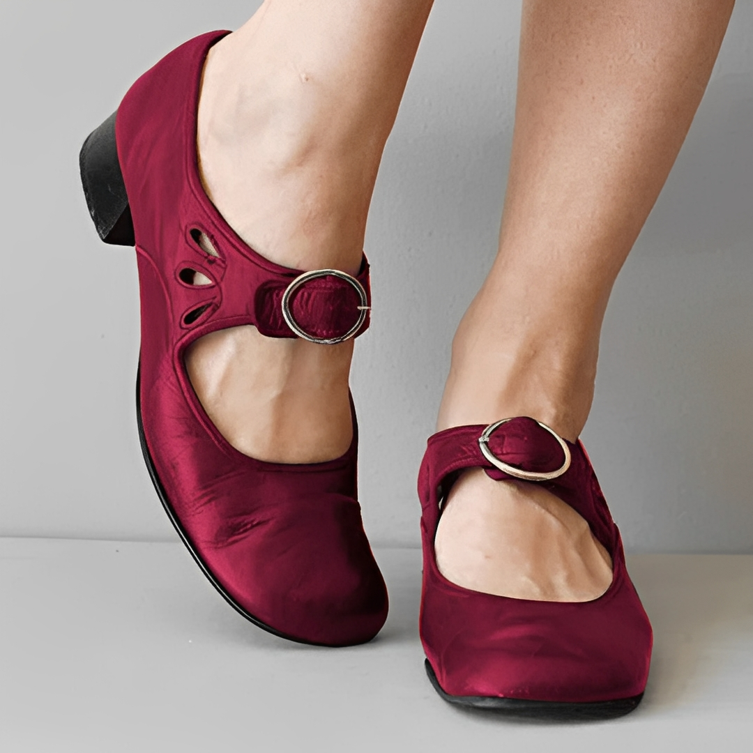 Sandália feminina de verão estilosa e leve, perfeita para um look casual. Conforto e moda para seus pés.