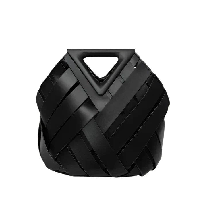 Interior espaçoso da bolsa Giulietta de couro, com compartimentos e fechamento seguro para organização.