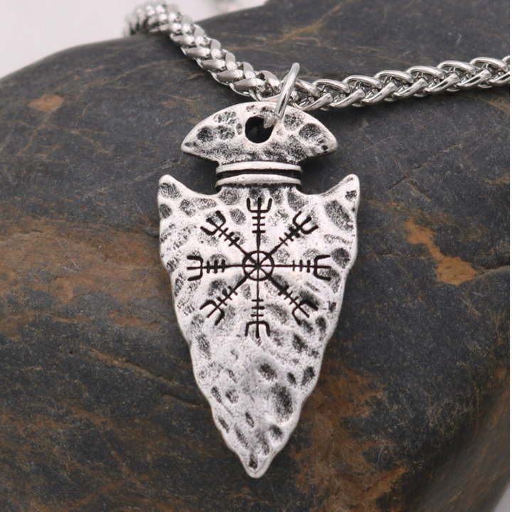 Presente ideal: Colar masculino estilo nórdico robusto, com pingente Vegvisir para proteção.