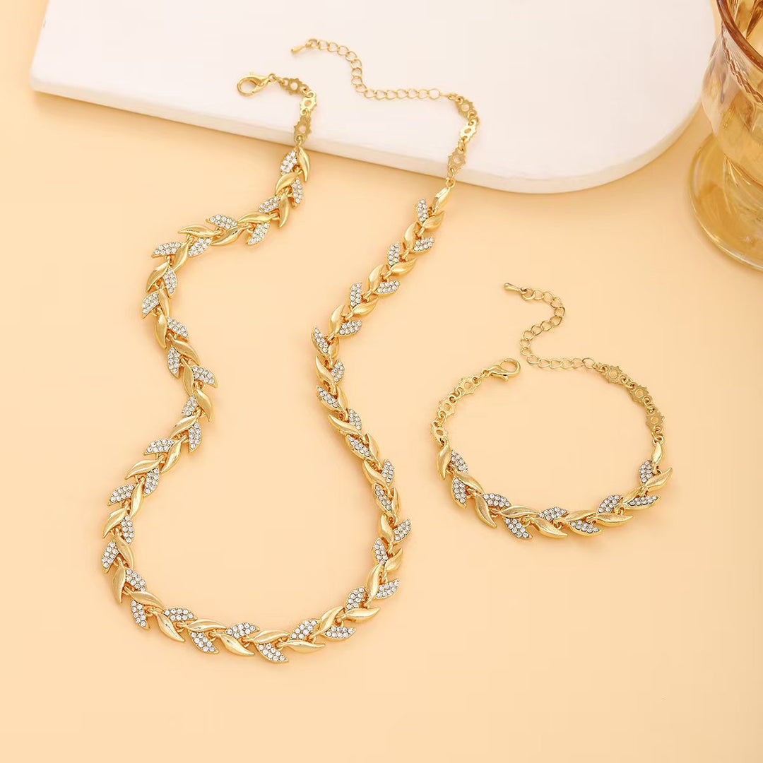 Conjunto de joias cauda de peixe: colar e pulseira artesanais, femininos e com cristais. Ideal para festas.