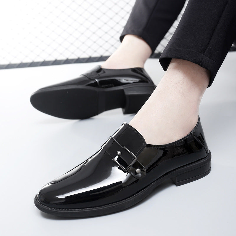 Mocassim masculino em couro de alta qualidade, cor clássica, com fivela discreta para um visual premium e social.