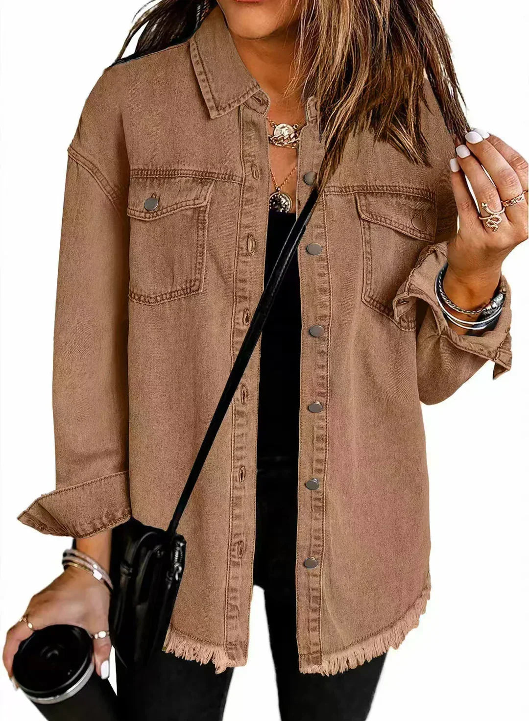 Elegante jaqueta feminina de outono e inverno. Peça confortável e versátil, perfeita para um look estiloso e casual.