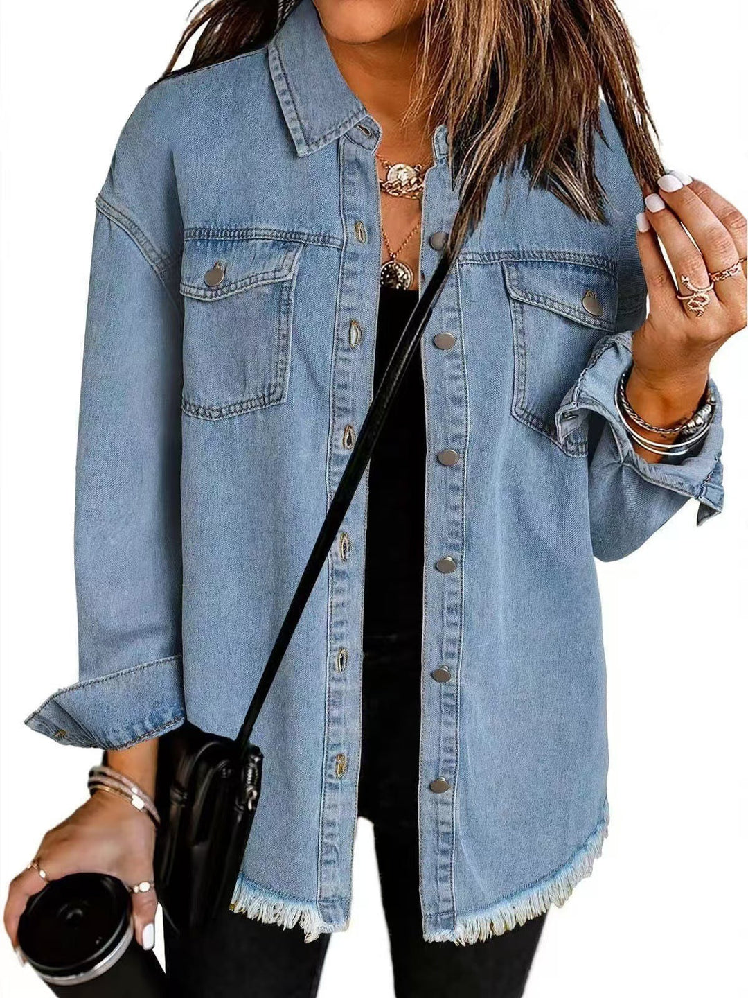 Casaco feminino elegante e confortável. Ideal para moda casual ou streetwear em primavera, outono e inverno.
