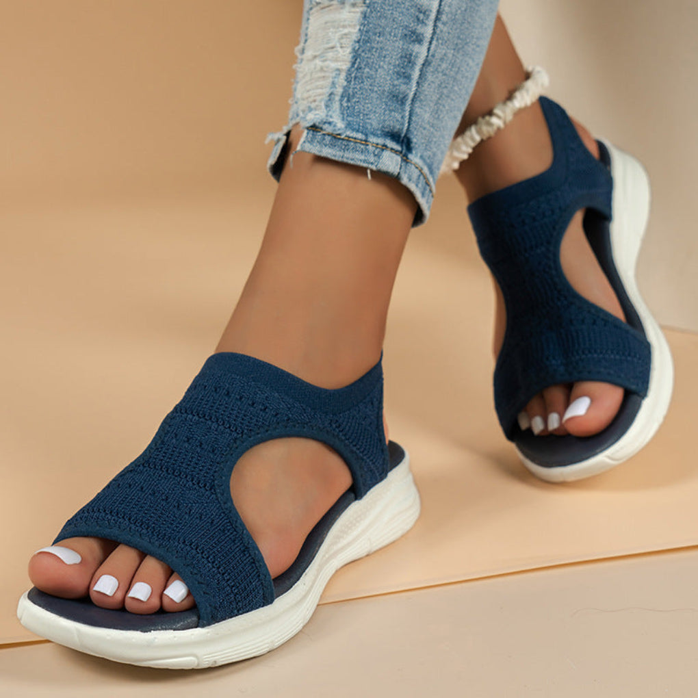 Sandálias femininas abertas e confortáveis, design moderno para um verão leve e elegante.