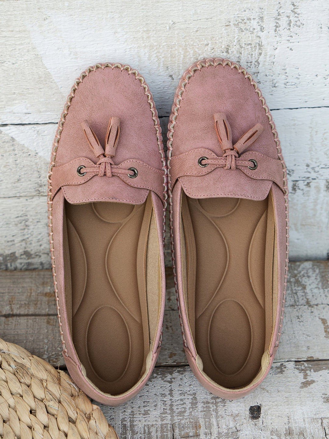 Mocassim feminino Elisa, detalhe do acabamento e conforto superior.