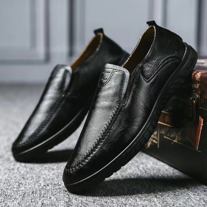 Calçado mocassim de couro legítimo masculino, estilo deslizável preto, perfeito para elegância e praticidade.