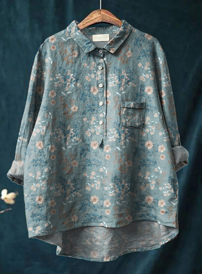 Blusa feminina floral estampada com botões, ideal para um visual casual elegante no verão. Roupa moderna e confortável.
