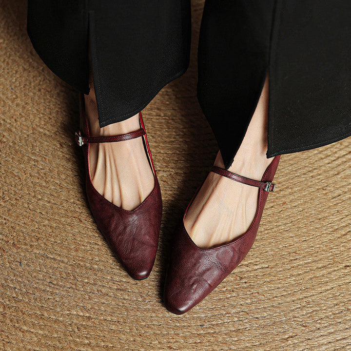 Confortáveis sapatos de tacão Orella para mulher, estilo clássico Mary Jane e acabamento elegante.