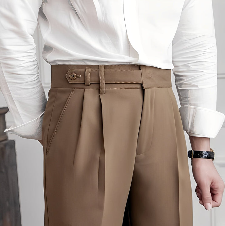 Calça masculina Marius preta para estilo versátil e conforto diário; moda elegante.