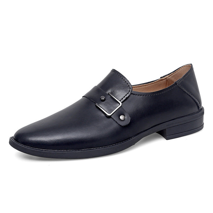 Mocassim masculino premium em couro legítimo, detalhe de fivela metálica, conforto e estilo luxuoso.