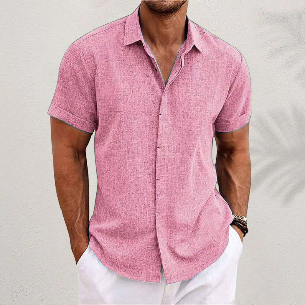 Camisa masculina relaxada com manga curta, tecido leve e respirável, perfeita para dias quentes de verão.
