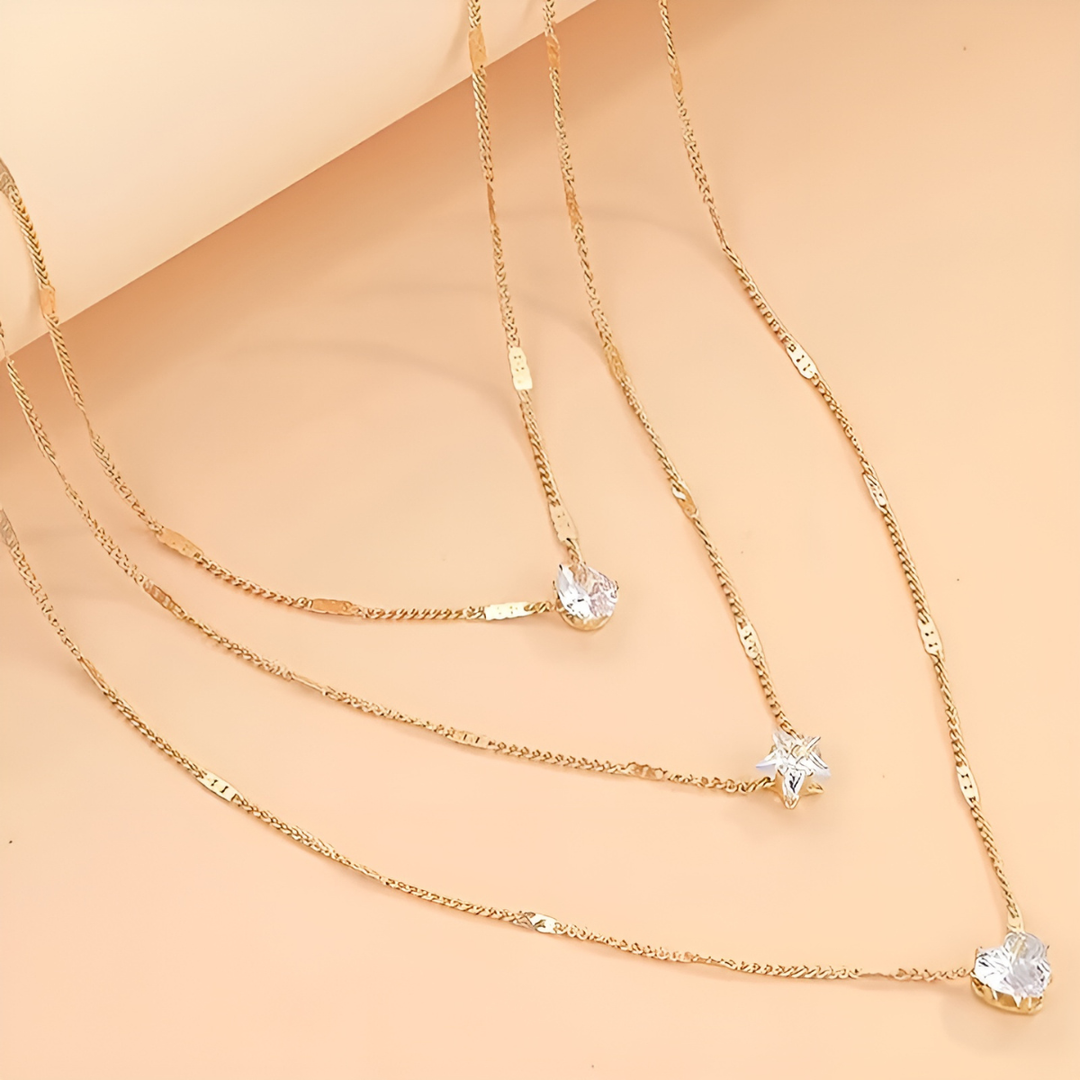 Joia boémia para mulher: colar delicado em prata, acessório de moda e estilo único. Elegância feminina.