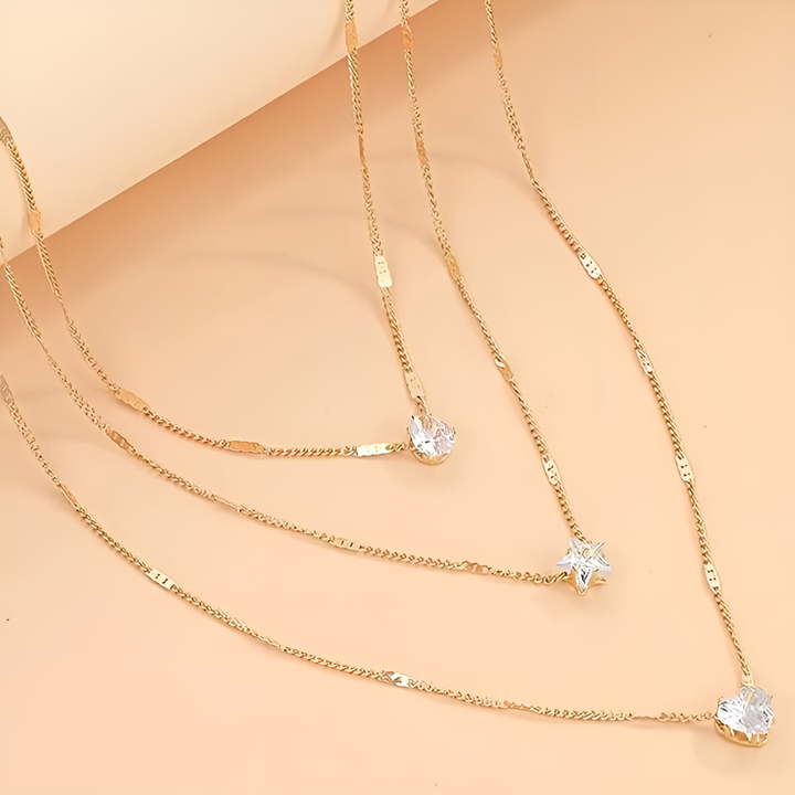Joia boémia para mulher: colar delicado em prata, acessório de moda e estilo único. Elegância feminina.