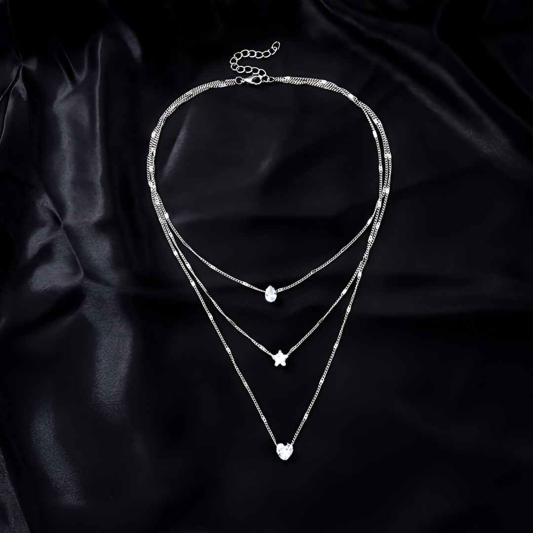 Elegante colar feminino com design boémio, ideal para complementar qualquer visual. Acessório versátil.