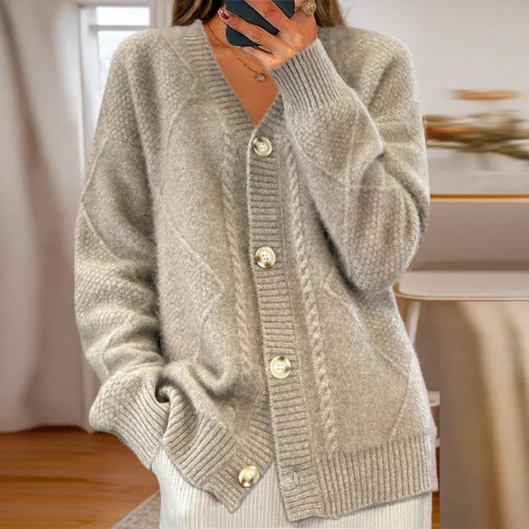 Cardigan feminino vermelho, confortável e versátil. Estiloso para o outono/inverno, ideal para qualquer ocasião.