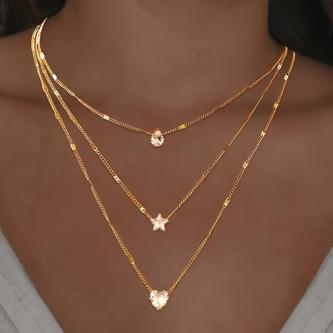 Acessório de moda: colar boémio prateado, joia feminina para estilo versátil e delicado. Tendência.
