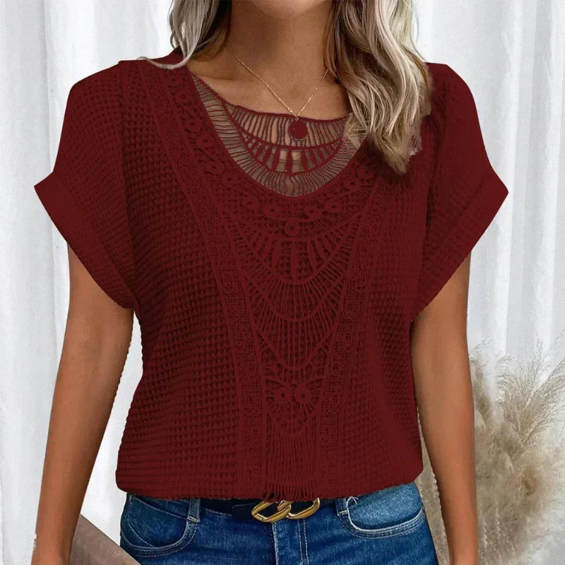 Blusa feminina elegante de renda, estilo Ibiza. Ideal para um visual casual chic, confortável e moderno.