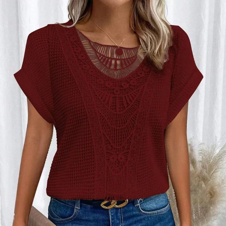 Blusa feminina elegante de renda, estilo Ibiza. Ideal para um visual casual chic, confortável e moderno.