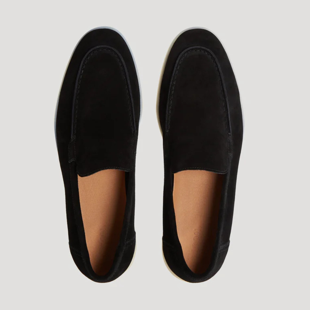 Sapatos mocassim masculinos de couro, com design sofisticado para conforto e estilo.