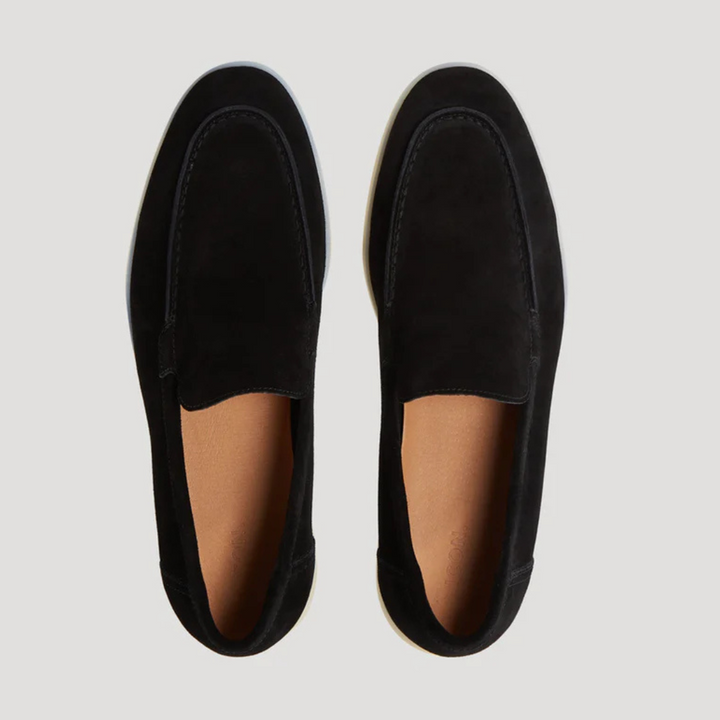 Sapatos mocassim masculinos de couro, com design sofisticado para conforto e estilo.