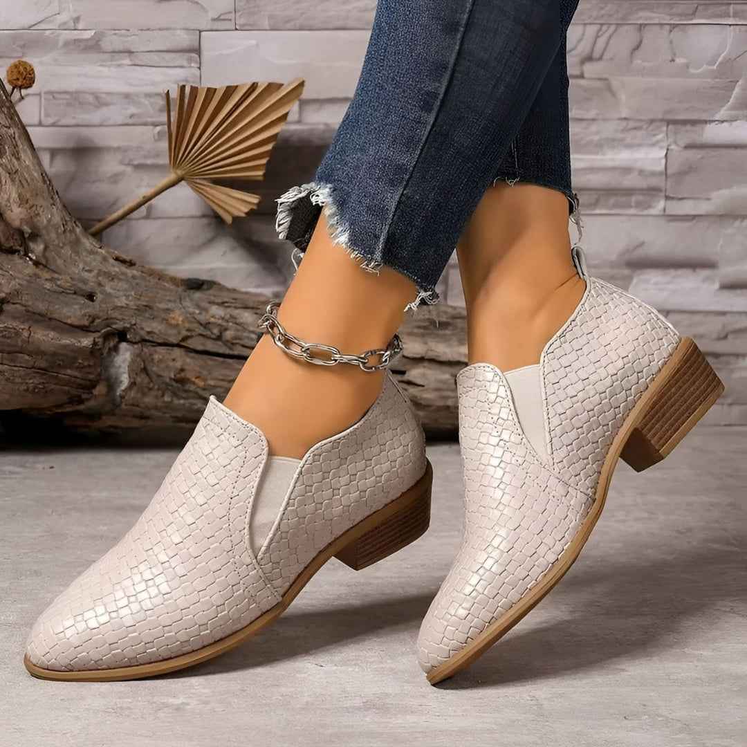 Sapatos Oxford femininos Alexia, moda consciente, clássicos e versáteis para looks casuais e formais.