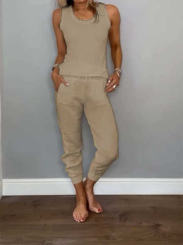Conjunto feminino Ivy casual chic em branco, leve e elegante, ideal para verão e moda praia.
