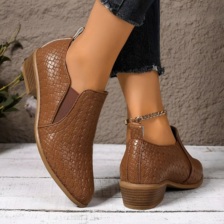 Sapatos Oxford Alexia femininos marrons, um clássico elegante e confortável para seu guarda-roupa.