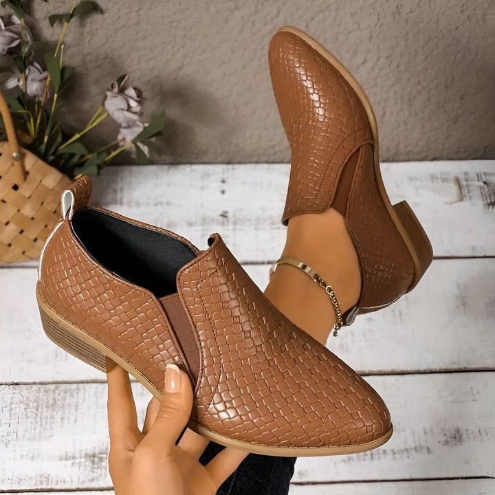 Sapatos Oxford Alexia: femininos, elegantes, confortáveis e versáteis, o calçado ideal para toda mulher.