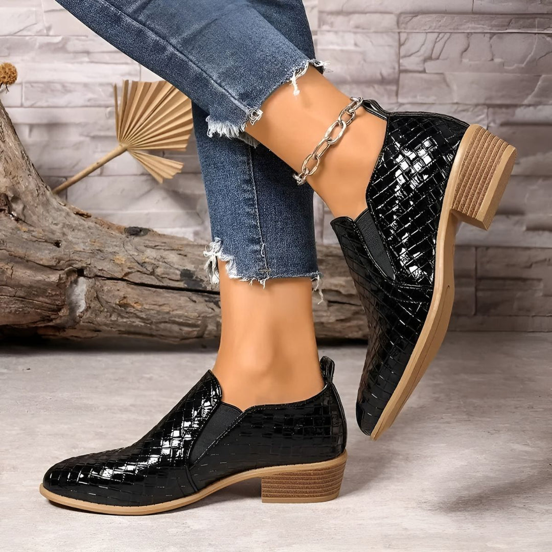 Confortáveis sapatos Oxford Alexia femininos pretos, calçado versátil para o dia a dia e escritório.