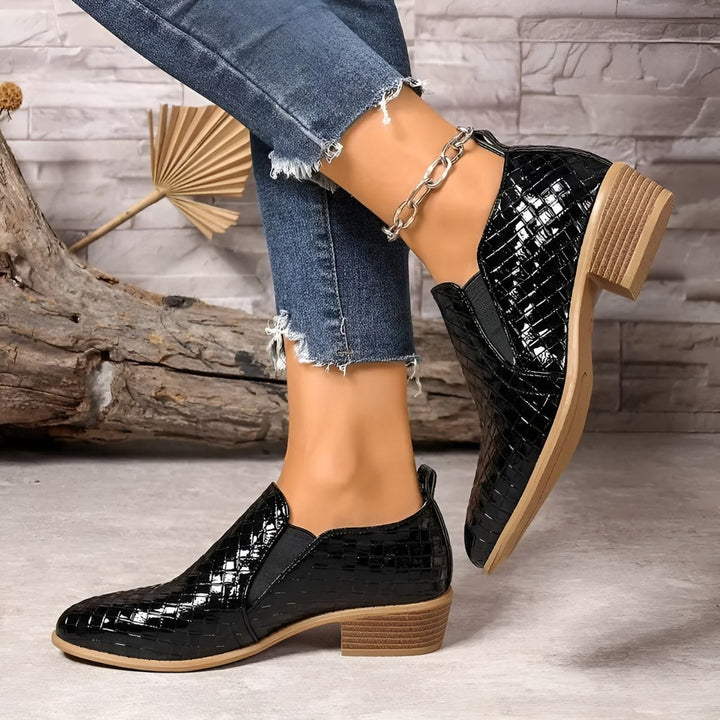 Confortáveis sapatos Oxford Alexia femininos pretos, calçado versátil para o dia a dia e escritório.