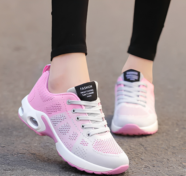 Sapatos femininos elegantes e confortáveis. Calçado moderno para o dia a dia, unindo moda, praticidade e tendência de verão.