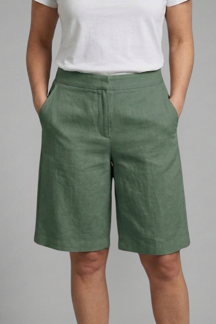 Shorts femininos casuais de cintura alta com bolsos, perfeitos para o verão. Roupa confortável e versátil para dias quentes.