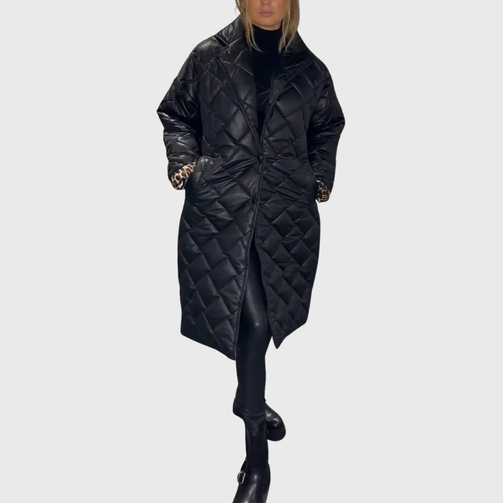 Casaco feminino acolchoado reversível, lado liso ou oncinha. Perfeito para outono/inverno com estilo elegante.