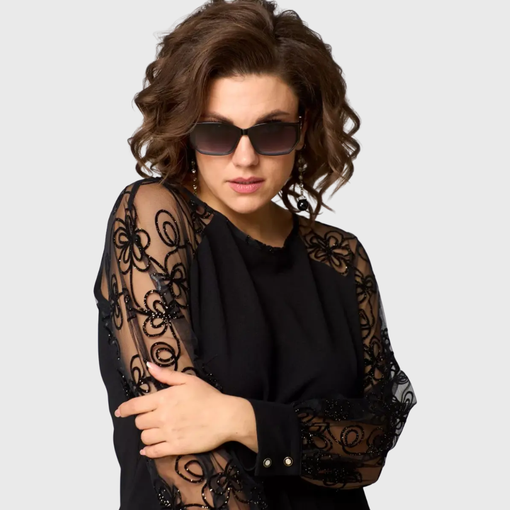 Vestido preto elegante de renda com mangas longas, design sofisticado para moda feminina.